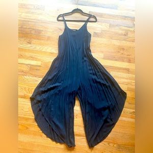 Black Sleeveless Jumpsuit Flare-leg Size Large
